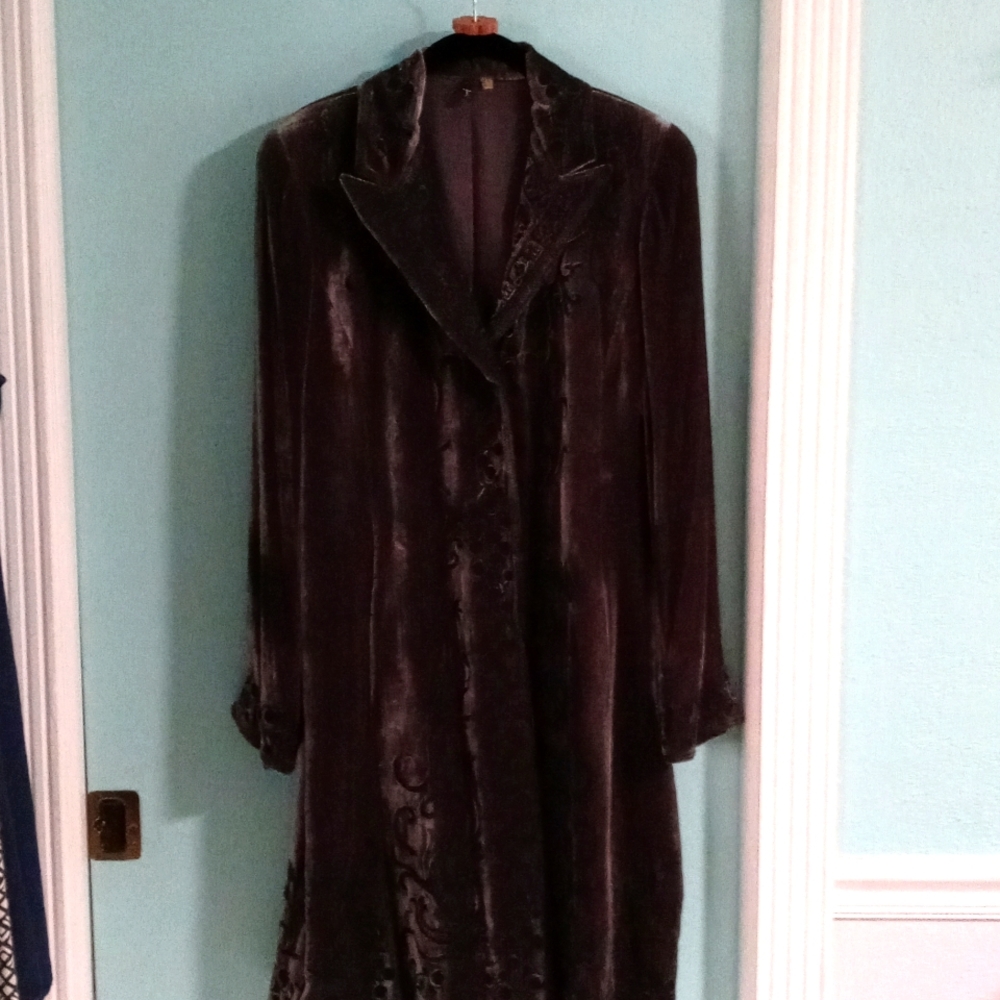 EUC T TAHARI VELVET DUSTER